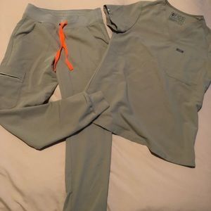 LIMITED EDITION COLOR Figs scrubset. Never worn